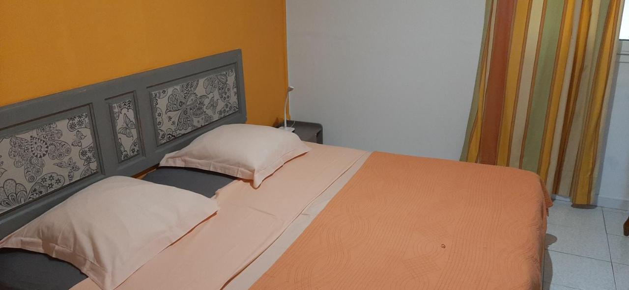 Apartament Les Anones Saint-Gilles Les Bains Zewnętrze zdjęcie