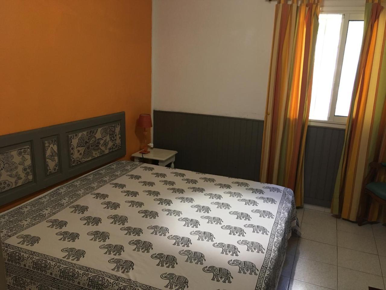 Apartament Les Anones Saint-Gilles Les Bains Zewnętrze zdjęcie
